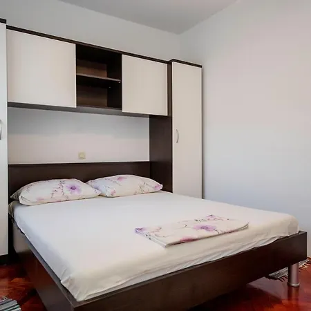 Kuca Leonora Apartman Banjol