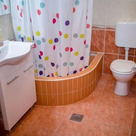 Kuca Leonora * Banjol