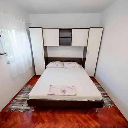 Apartman Kuca Leonora Banjol