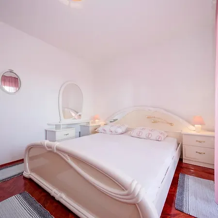 Kuca Leonora Apartman