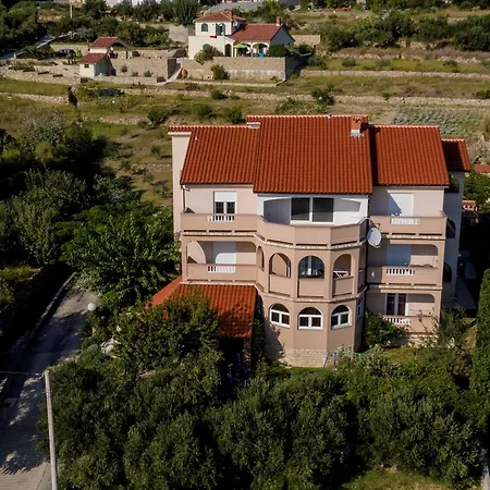 Kuca Leonora Daire