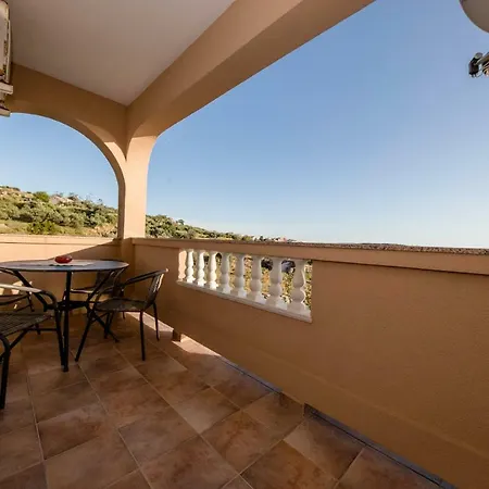 Apartman Kuca Leonora *