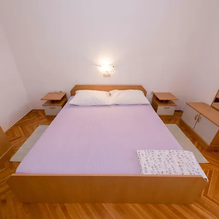 Apartman Kuca Leonora *