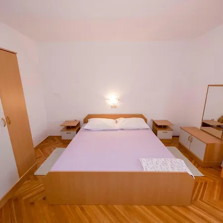 Kuca Leonora Apartman Banjol