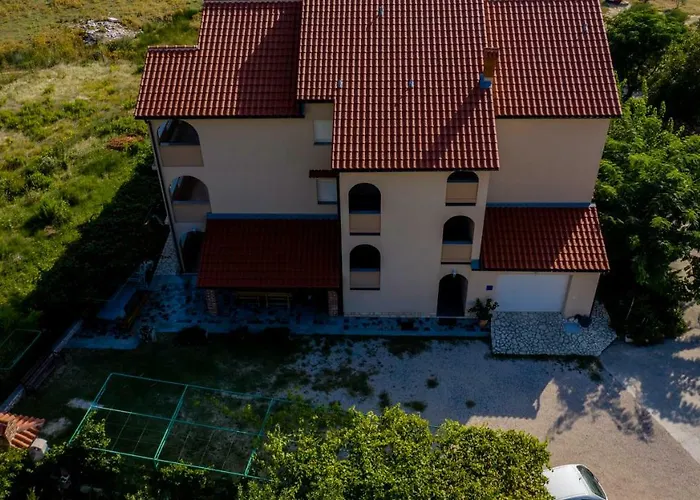 Kuca Leonora * Banjol