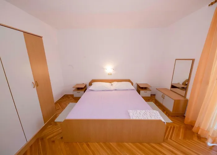 Kuca Leonora Apartment Banjol