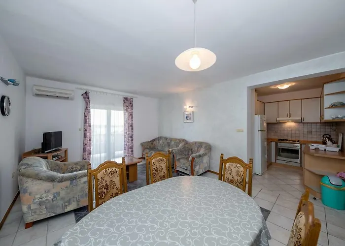 Apartment Kuca Leonora