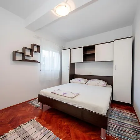 Διαμέρισμα Kuca Leonora