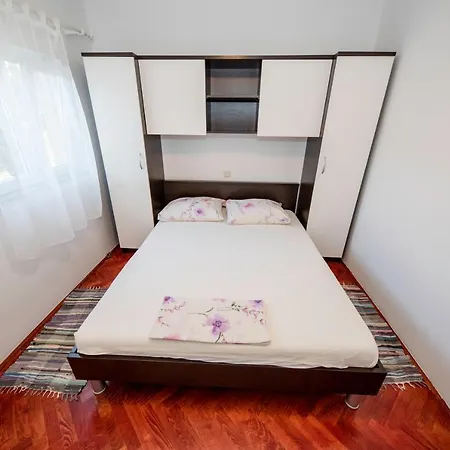 Kuca Leonora Apartment