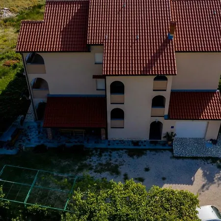 Kuca Leonora * Banjol