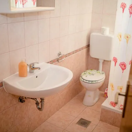 Kuca Leonora Apartment Banjol