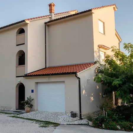 Apartment Kuca Leonora *