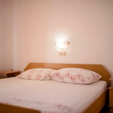 Kuca Leonora Apartment Banjol