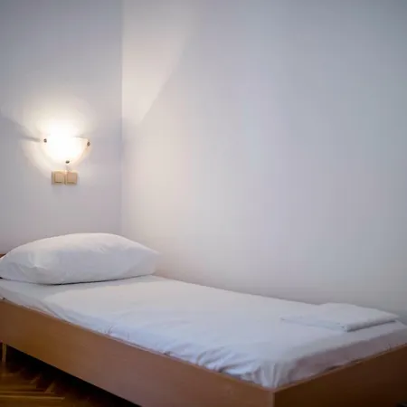 Apartment Kuca Leonora *