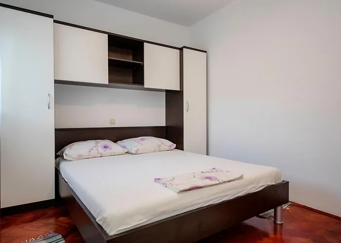 Kuca Leonora Apartman Banjol