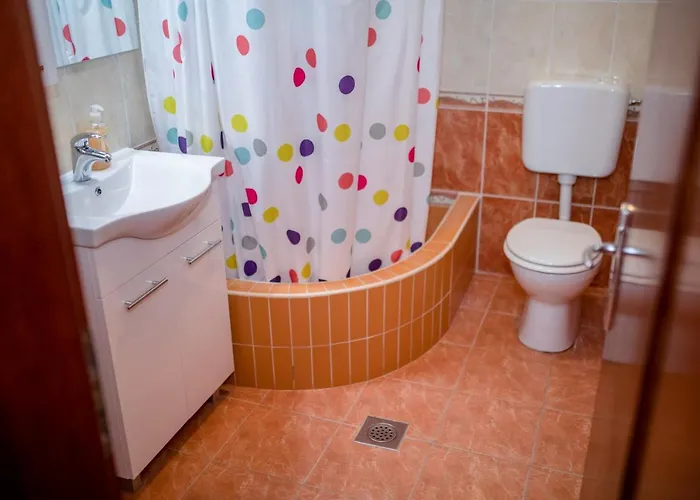 Kuca Leonora * Banjol