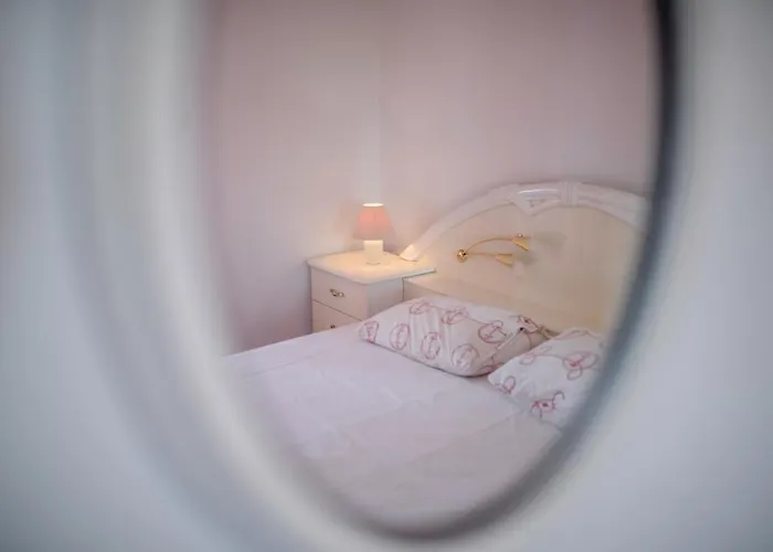 Kuca Leonora * Banjol