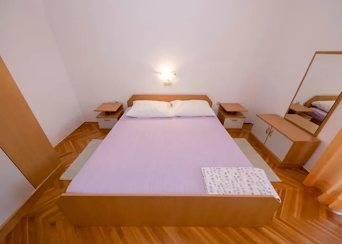 Apartman Kuca Leonora *